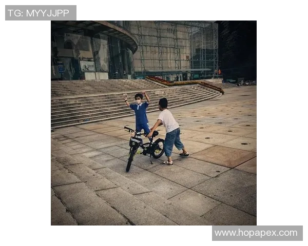 狼树叶之足球明星的成长之路与梦想追逐的精彩旅程 狼树叶之足球明星的成长之路与梦想追逐的精彩旅程