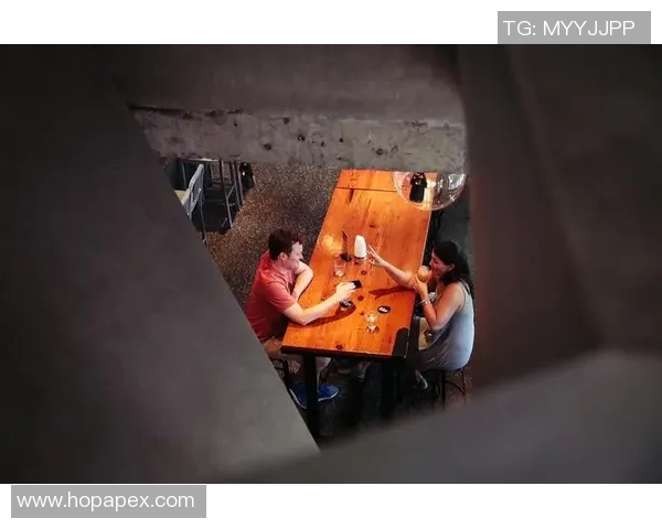 足球明星与儿童的奇妙邂逅共同追逐梦想与快乐的瞬间