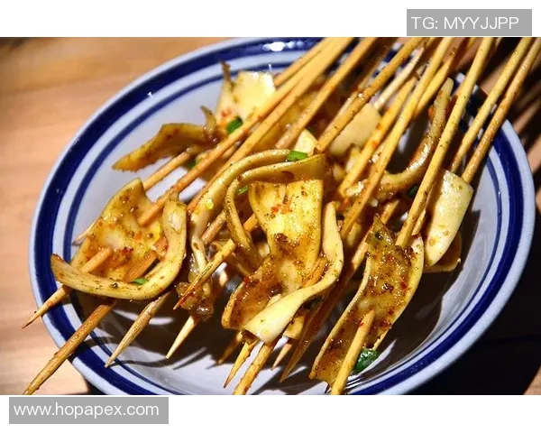 足球明星亲自上阵烧烤现场照片曝光引发粉丝热议与欢笑