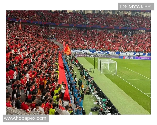 红山足球明星演唱会盛典激情四溢球迷与歌迷共庆足球与音乐的完美融合 红山足球明星演唱会盛典激情四溢球迷与歌迷共庆足球与音乐的完美融合