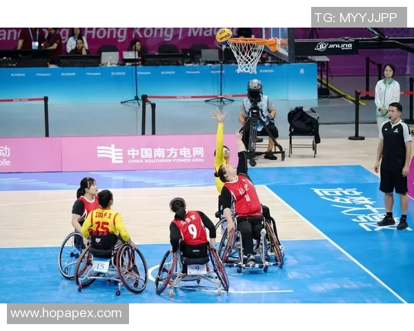 足球明星与残疾人共同追梦的感人瞬间展现了体育的力量与包容之美 足球明星与残疾人共同追梦的感人瞬间展现了体育的力量与包容之美